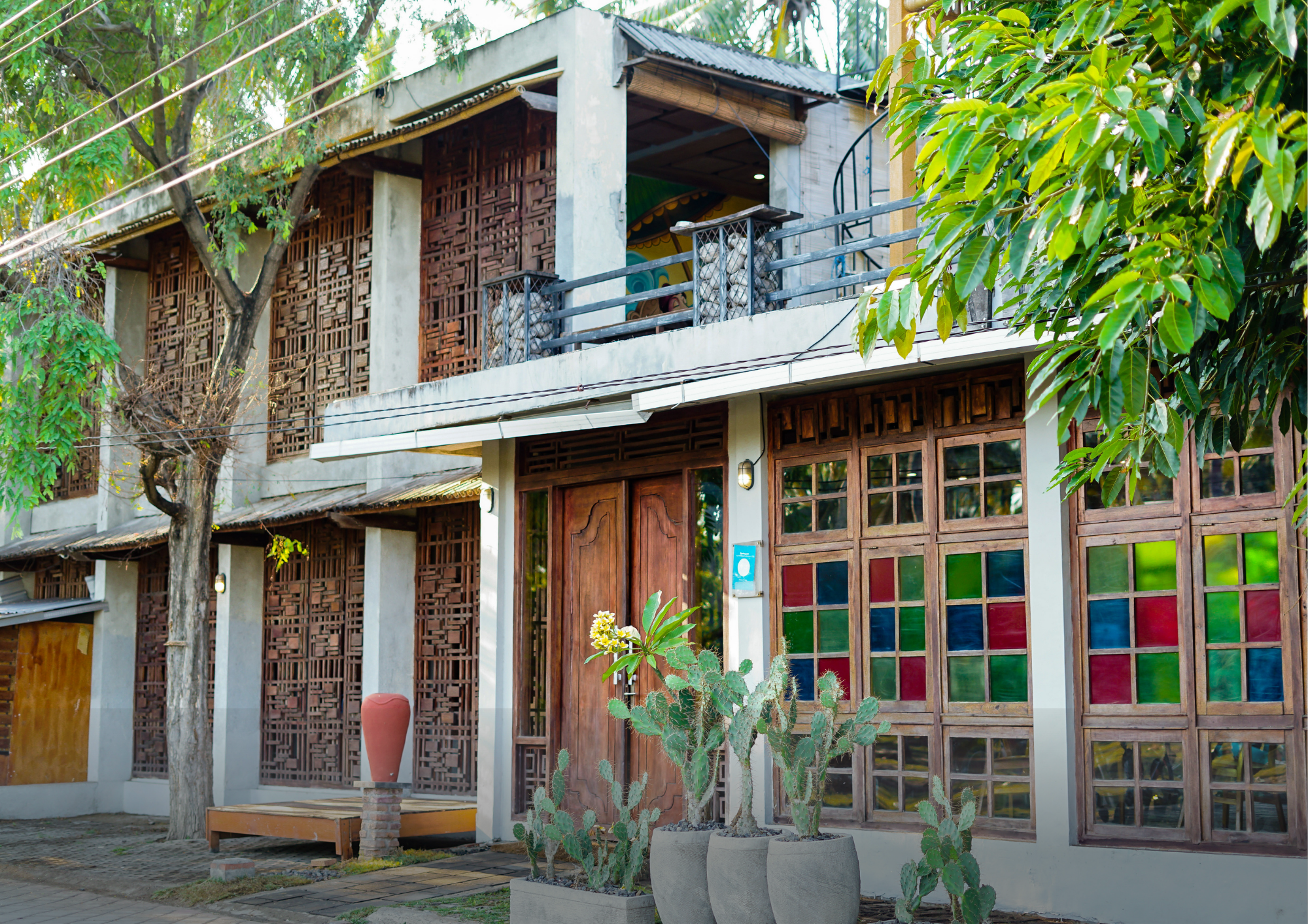 Waras Villa exterior grounds